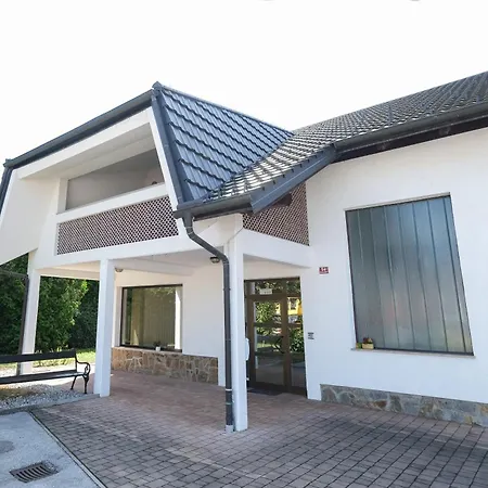 Hisa Perla Holiday home Bostanj